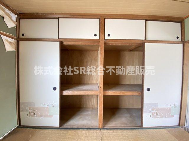 中小阪1丁目中古テラスハウスの収納|壁一面の押入は容量たっぷりございます！
