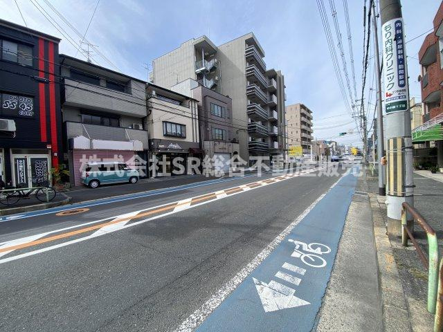 中小阪1丁目中古テラスハウスの前面道路含む現地写真|24号線沿いにあり、わかりやすい立地です！