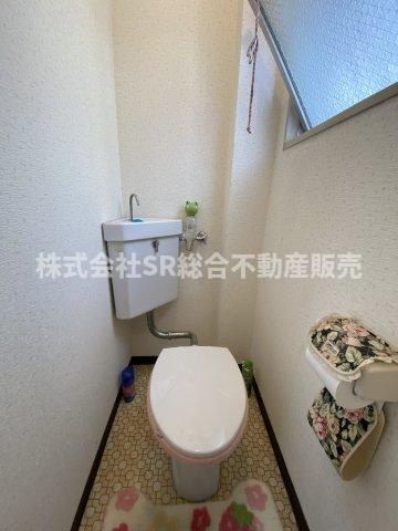 中小阪1丁目中古テラスハウスのトイレ|温水洗浄便座付きトイレに交換のご希望があればご相談ください！