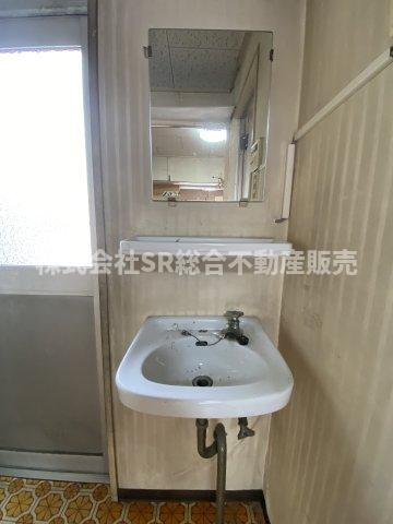 中小阪1丁目中古テラスハウスの洗面所|シンプルで使いやすい洗面所です