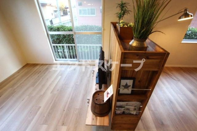 ビューパレーせしもBの内装|高崎、前橋、伊勢崎エリアのお部屋探しはエンドスケープまで！お客様の理想お聞かせ下さい♪
※TVは付きませんが、TV裏の背面家具は設置されます