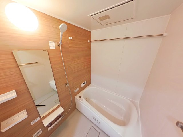 アルファステイツ清心の浴室|木目調のデザインが心地よい空間のバスルームです。