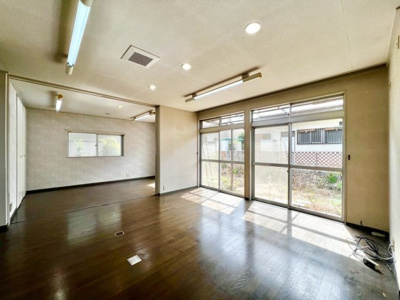 【居間・リビング】 | 緑ケ丘３丁目　中古戸建