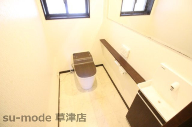 【トイレ】 | 綣10丁目戸建 | 落ち着いたトイレです