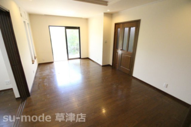 【洋室】 | 綣10丁目戸建 | 個人の部屋や寝室として使える洋室です