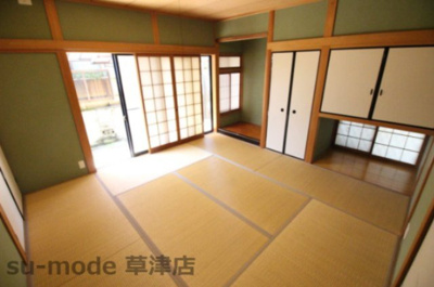 【和室】 | 綣10丁目戸建 | 畳の上でゆっくりとくつろげる和室です