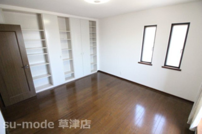 【洋室】 | 綣10丁目戸建 | 広々とした洋室です