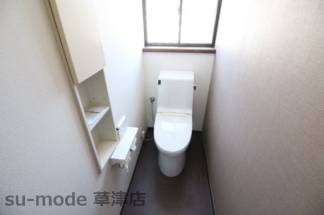 【トイレ】 | 綣10丁目戸建 | コンパクトで使いやすいトイレです