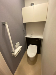 温水洗浄便座機能付きのトイレです♪