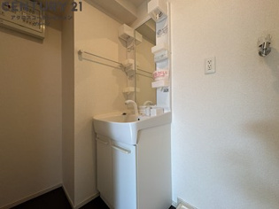 洗面所内に室内洗濯機置き場がついてます！
