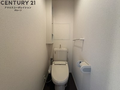 温水洗浄便座機能付きのトイレです♪