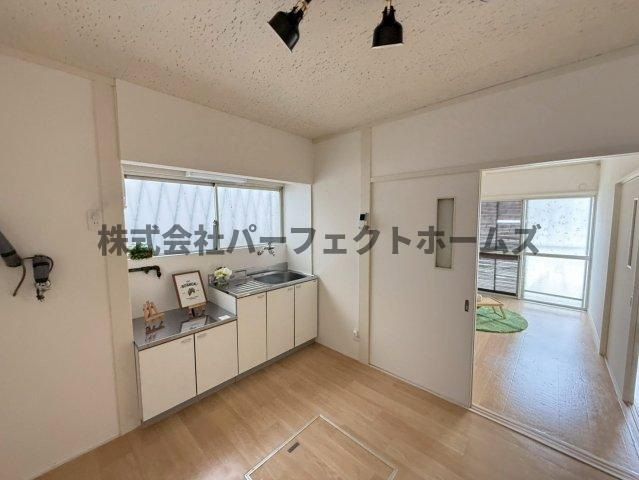 津田東町戸建　賃貸の居間・リビング|ゆったりとした居間です