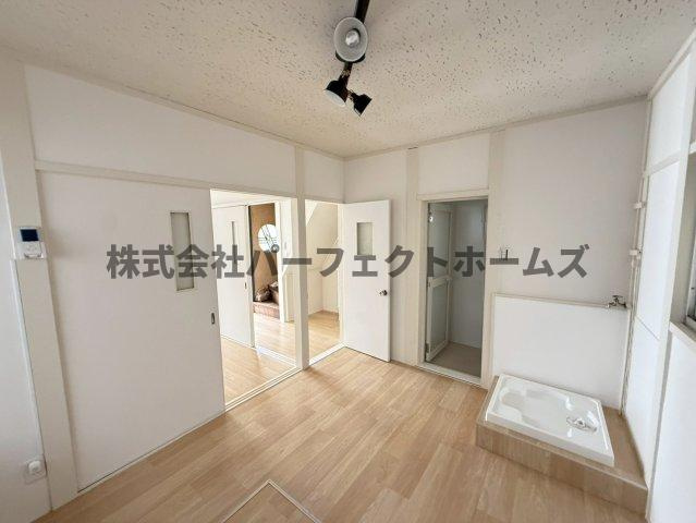 津田東町戸建　賃貸の居間・リビング|居間です