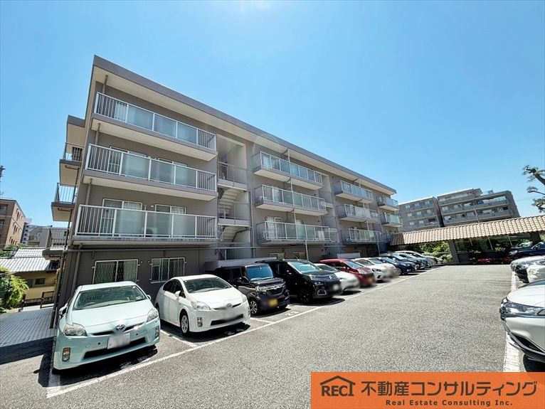 甲子園口ビューハイツ一号棟（北棟）の駐車場