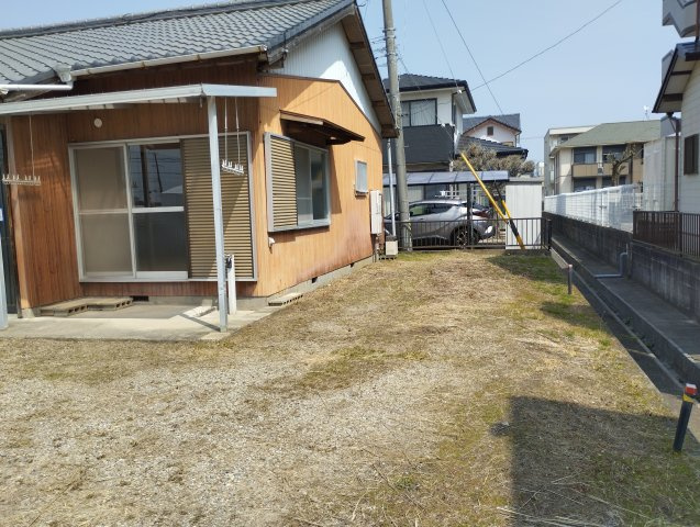 岡崎市西大友町字蓮花寺の一戸建ての庭