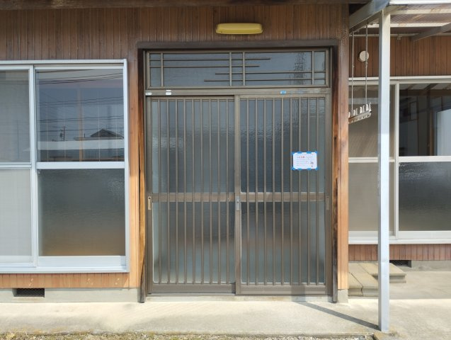 岡崎市西大友町字蓮花寺の一戸建ての玄関