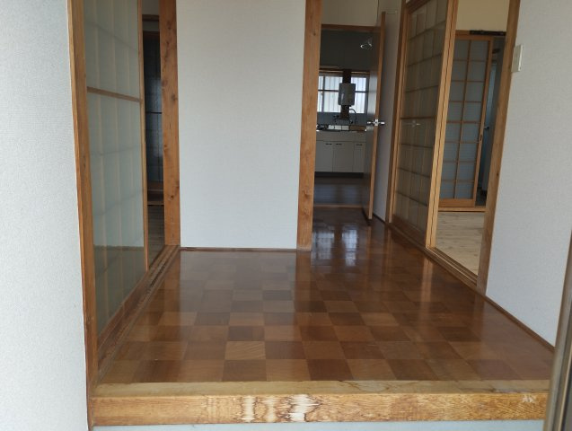 岡崎市西大友町字蓮花寺の一戸建ての玄関