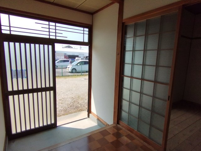 岡崎市西大友町字蓮花寺の一戸建ての玄関