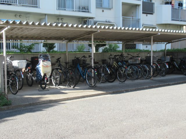 兵庫県公社　宝塚安倉（３）４号棟のその他共用部分|駐輪場です