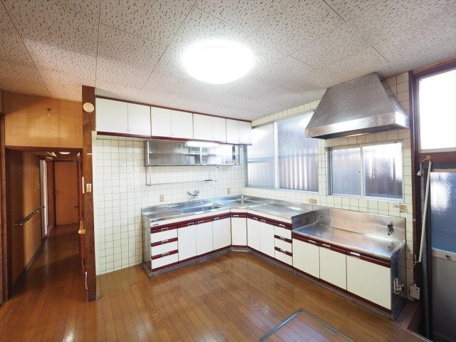 高知市瀬戸西町1丁目　中古戸建てのキッチン