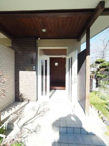 高知市瀬戸西町1丁目　中古戸建ての玄関