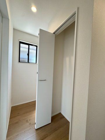 ーBloom－ブルームー小倉南区中曽根6丁目3期　【小倉南区　新築戸建て】の収納|2階通路にも便利な収納完備♪
