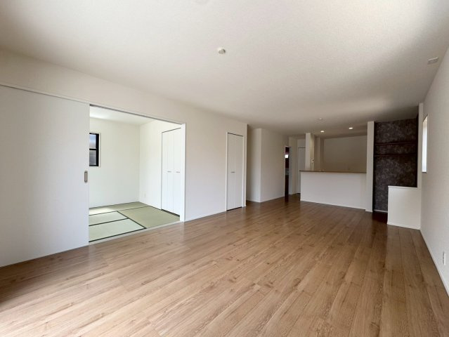 ーBloom－ブルームー小倉南区中曽根6丁目3期　【小倉南区　新築戸建て】の居間・リビング|広々とした20.3帖のLDK♪家族の団らんに最適です　【小倉南区　新築戸建て】