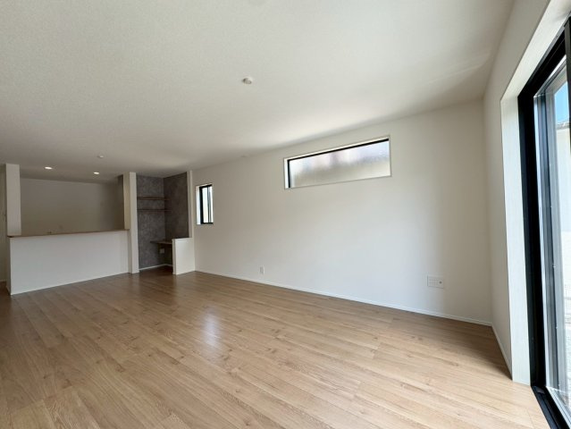 ーBloom－ブルームー小倉南区中曽根6丁目3期　【小倉南区　新築戸建て】の居間・リビング|カウンターキッチンがお洒落なリビング♪　【小倉南区　新築戸建て】