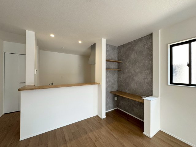 ーBloom－ブルームー小倉南区中曽根6丁目3期　【小倉南区　新築戸建て】の居間・リビング|カウンターキッチン横にはスタディカウンター付き　【小倉南区　新築戸建て】♪