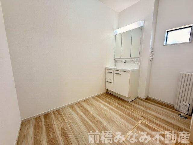 【新築】渋川市八木原　３号棟(全４棟)　アーバンスタイル　新築建売分譲の独立洗面台|独立洗面台で身支度をすべて済ませてしまいましょう