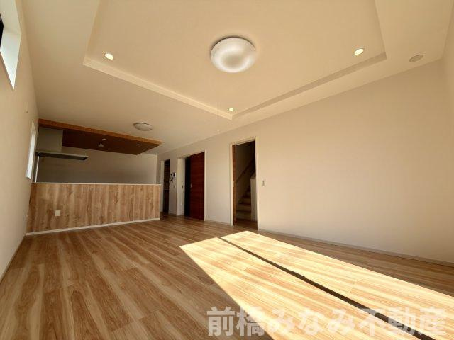 【新築】渋川市八木原　３号棟(全４棟)　アーバンスタイル　新築建売分譲の居間・リビング|おしゃれなリビングです