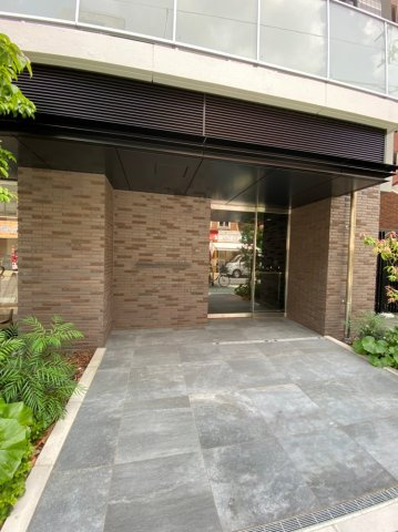 ゆとりのあるエントランスです