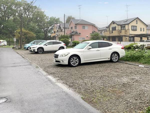 ビレッジハウス阿久和4号棟の駐車場|車をお持ちの方に嬉しい駐車場付きの物件です