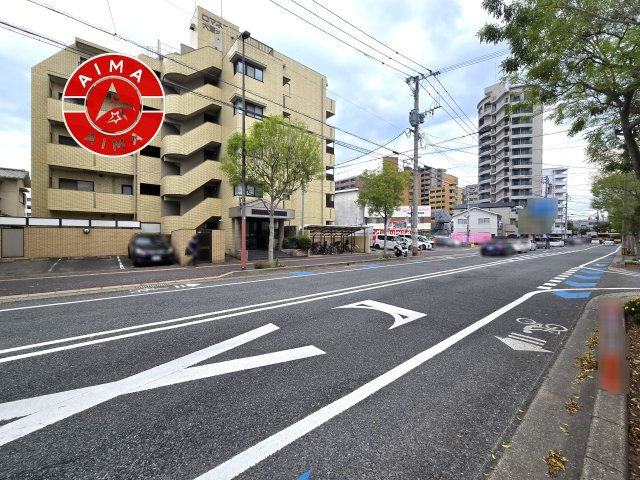 ロマネスク大濠アネックスの現況写真|前面道路を含む現地写真です。