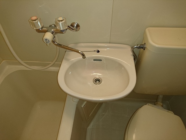 【洗面所】 | シティハイツ下新庄 | 浴室内の洗面台です