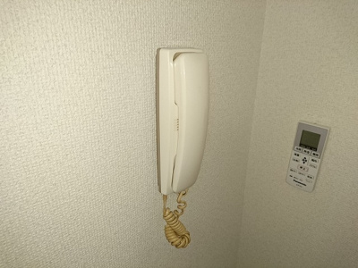 【セキュリティ】 | シティハイツ下新庄 | 室内にインターホンがあるので来客時も安心です