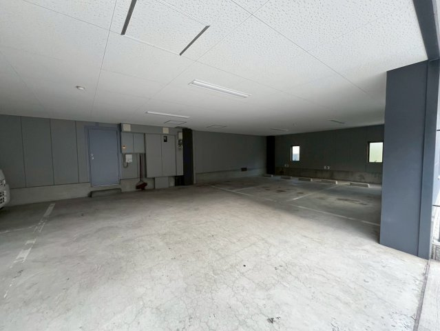 シャンテ本山の駐車場
