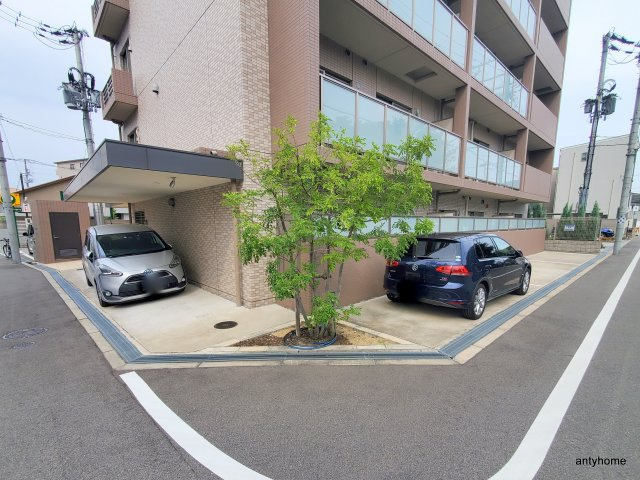 グラン トワ　仲介手数料無料の駐車場