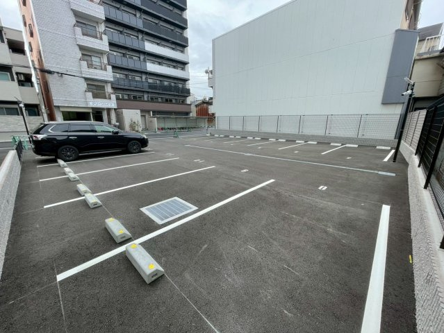ソルテラスOSAKA緑橋クレアストの駐車場