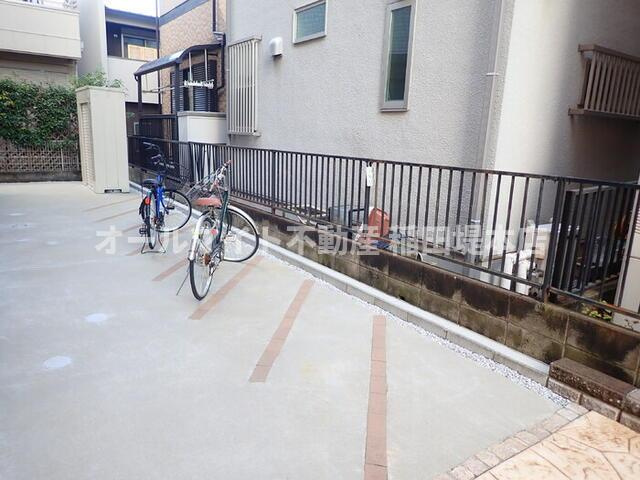 川崎市多摩区宿河原６丁目の賃貸マンションのエントランス