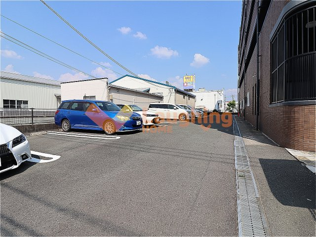 R-BLDG03の駐車場|車をお持ちの方に嬉しい駐車場付きの物件です