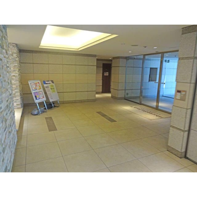 ひばりが丘フィールズ１番街（０１１７１６）のエントランス