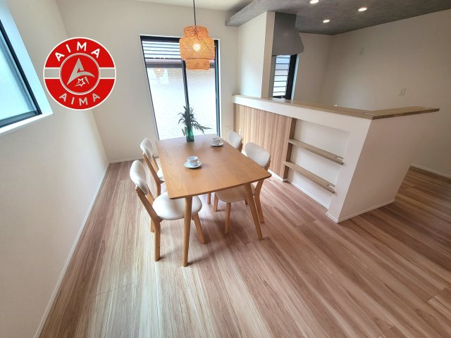 太宰府市梅ケ丘1丁目第3-2棟（2号棟）のダイニング|キッチンから立ち込める香りが今日の料理を期待させます。
