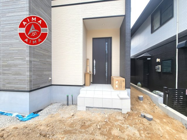 太宰府市梅ケ丘1丁目第3-2棟（2号棟）の玄関|おでかけの時も帰った時も、「我が家」を最初に感じでもらえる素敵な空間に。