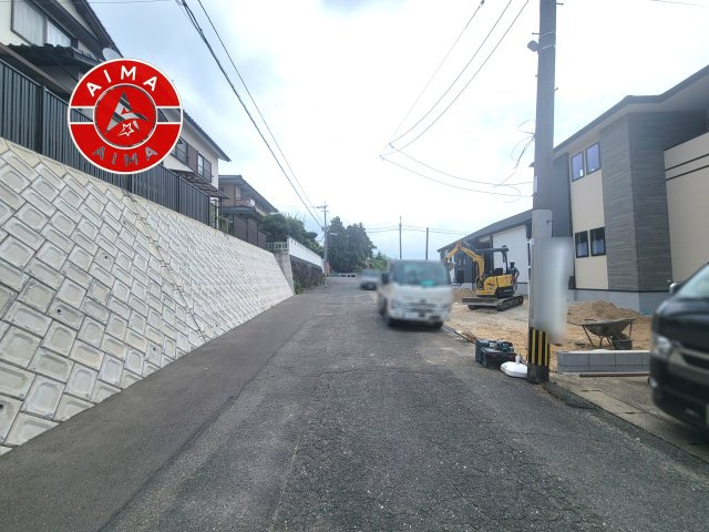 太宰府市梅ケ丘1丁目第3-2棟（2号棟）の外観|前面道路含む現地の写真です。