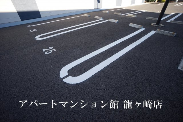 エンプレスⅡの駐車場
