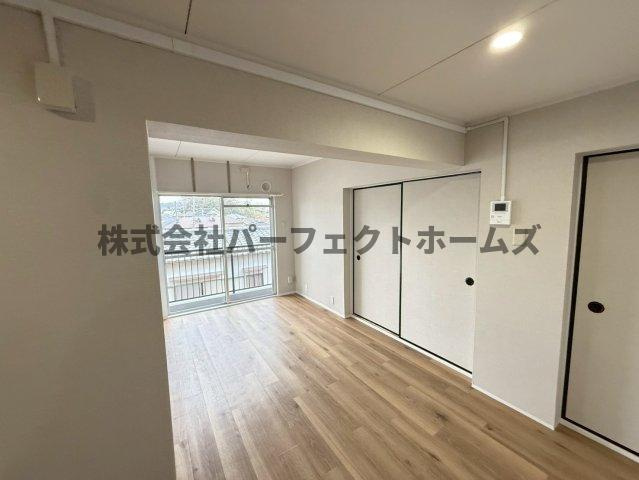 プライブ香里園の居間・リビング|こちらの居間で趣味の時間をお楽しみください