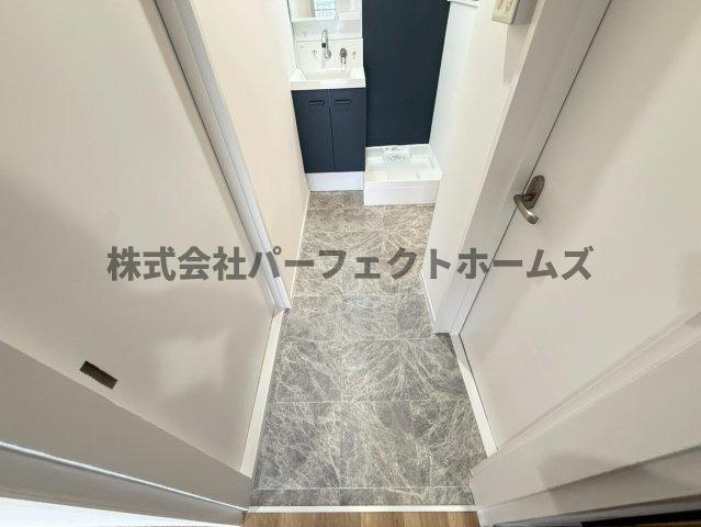 プライブ香里園の洗面所|明るい洗面所です