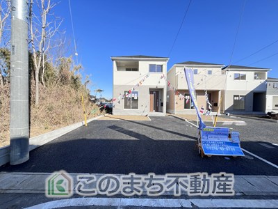【駐車場】 | CRADLEGARDEN結城市結城第43Ⅱ期　1号棟 | コンクリート舗装された駐車場は雨の時も水たまりにならずに便利です♪
