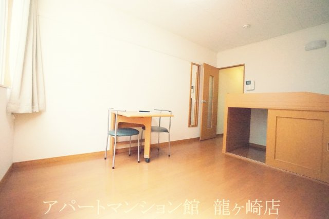 レオパレスコテナン阿見Bの寝室